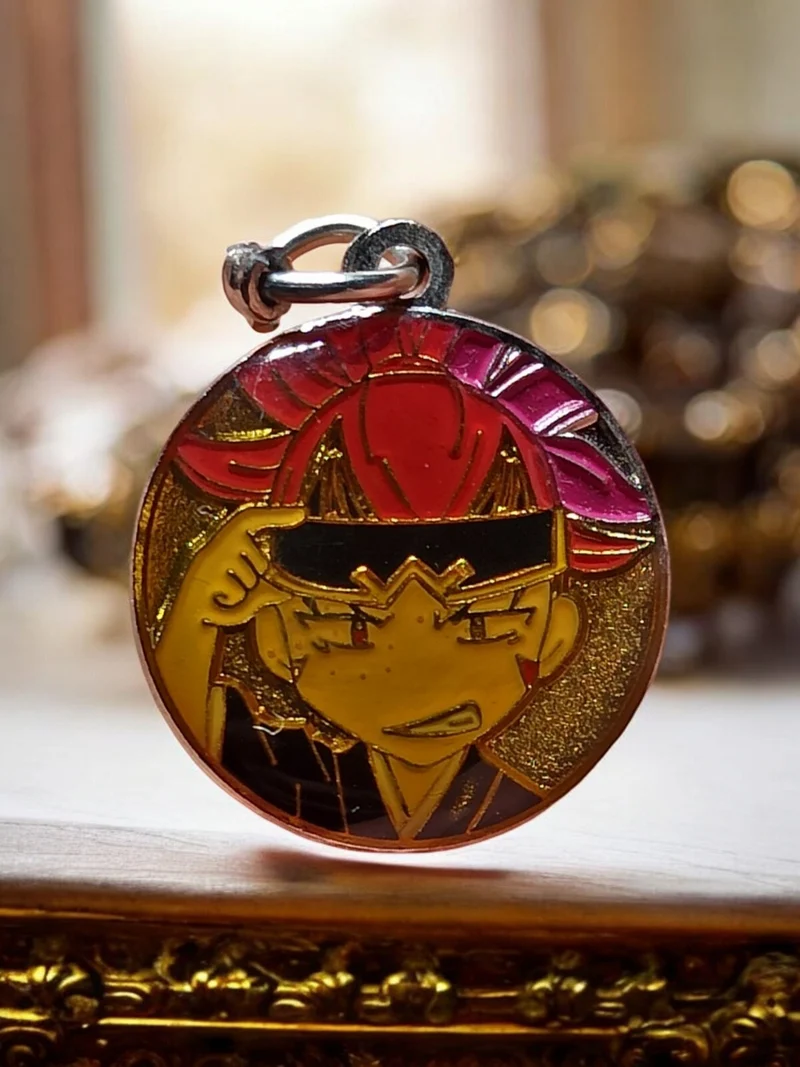 Pendentif manga Hyuga Asahi émail doré style kawaii anime japonais