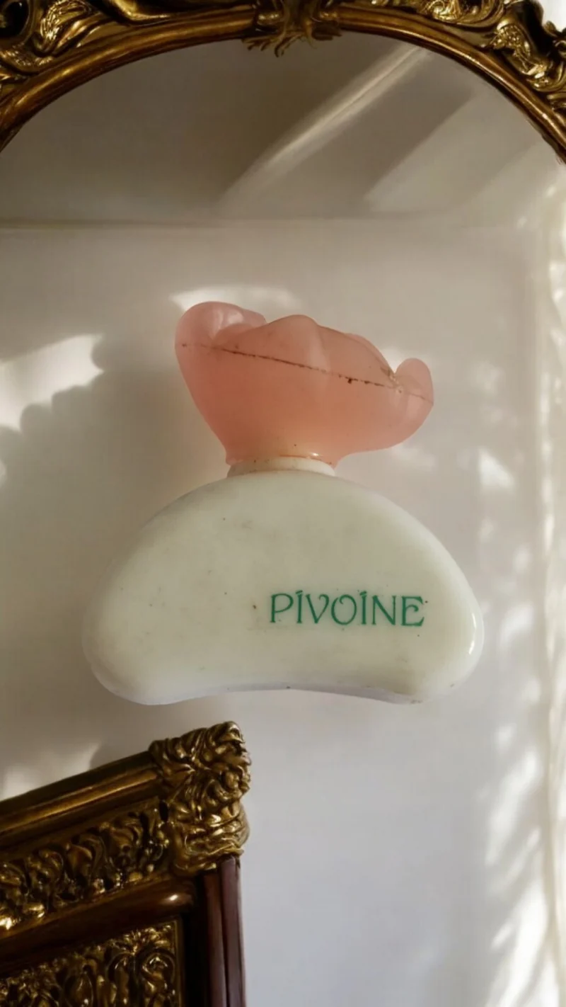 Miniature parfum vintage Pivoine flacon décor rose rare ancien eau de parfum