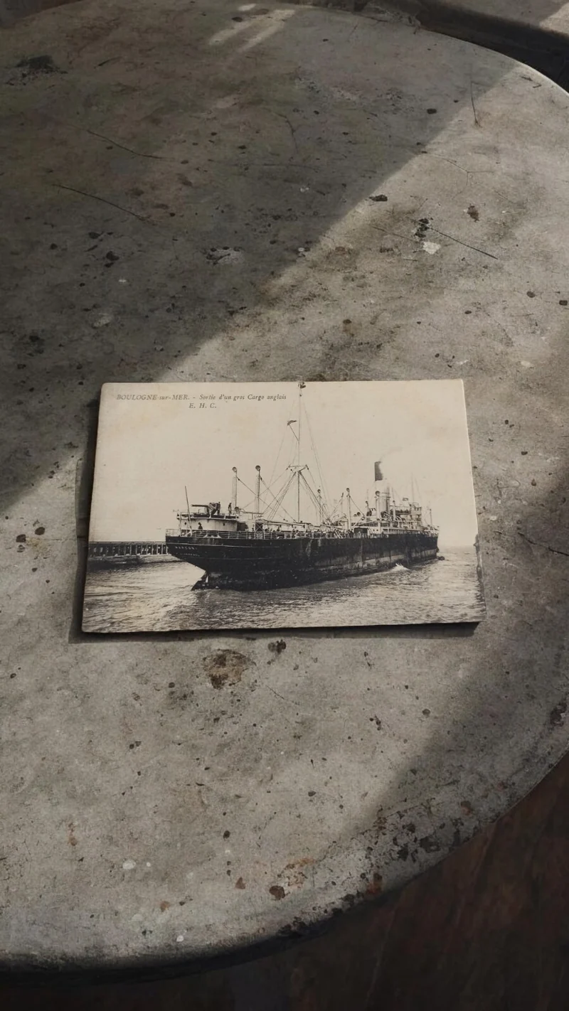 Carte postale Boulogne-sur-Mer cargo anglais port maritime navire historique