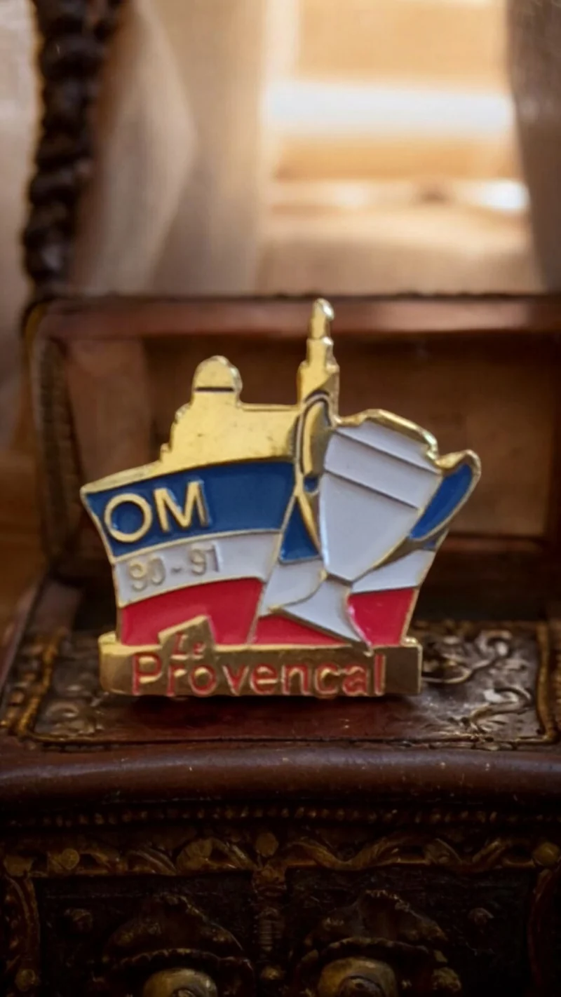 Pin's vintage OM 90-91 Olympique Marseille Provençal tricolore football