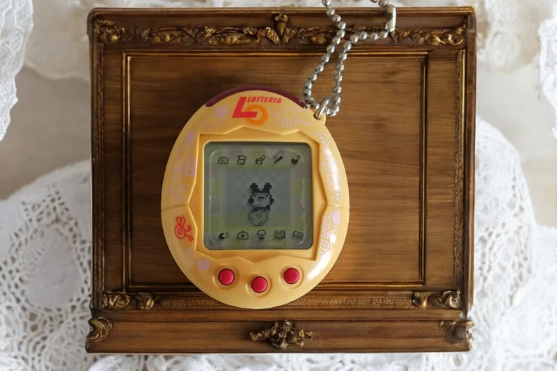 Tamagotchi Bandai Lotteria 2004 édition limitée jaune rare collection