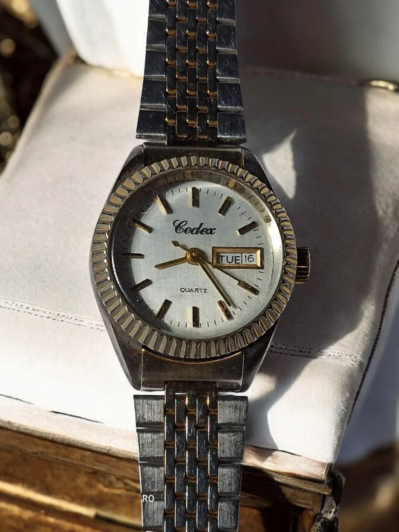 Montre femme vintage Cedex quartz bicolore jour date ancien bracelet acier
