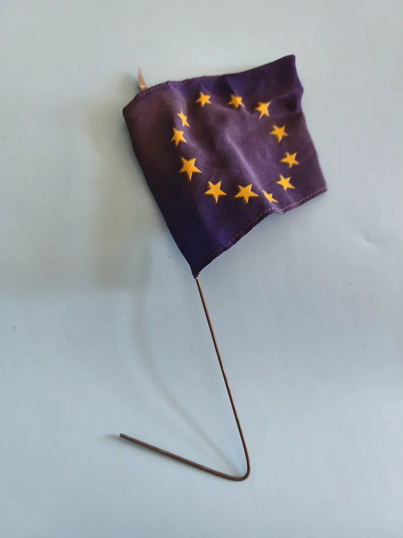Drapeau ancien Europe vintage petit format décoratif collection rétro Union EU