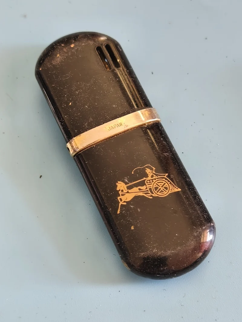Ancien briquet vintage rétro collection objet ancien pour amateur et décoration