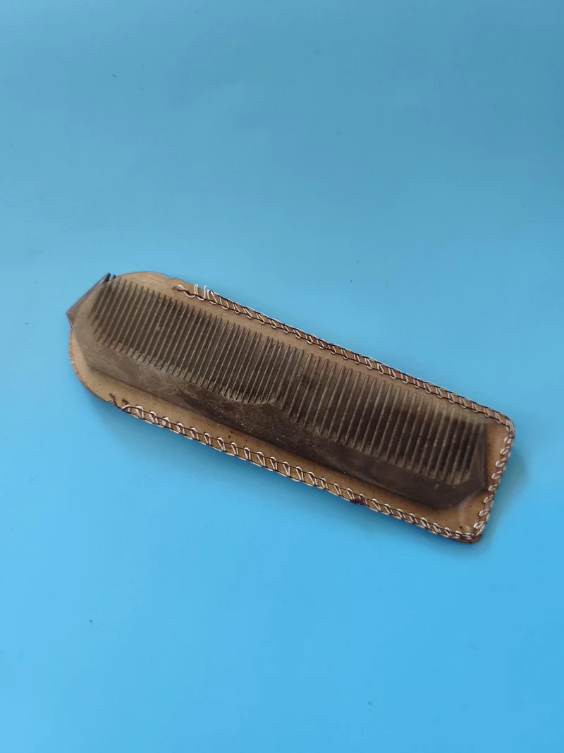 Peigne vintage ancien mercerie années 1960 rétro accessoire coiffure collection