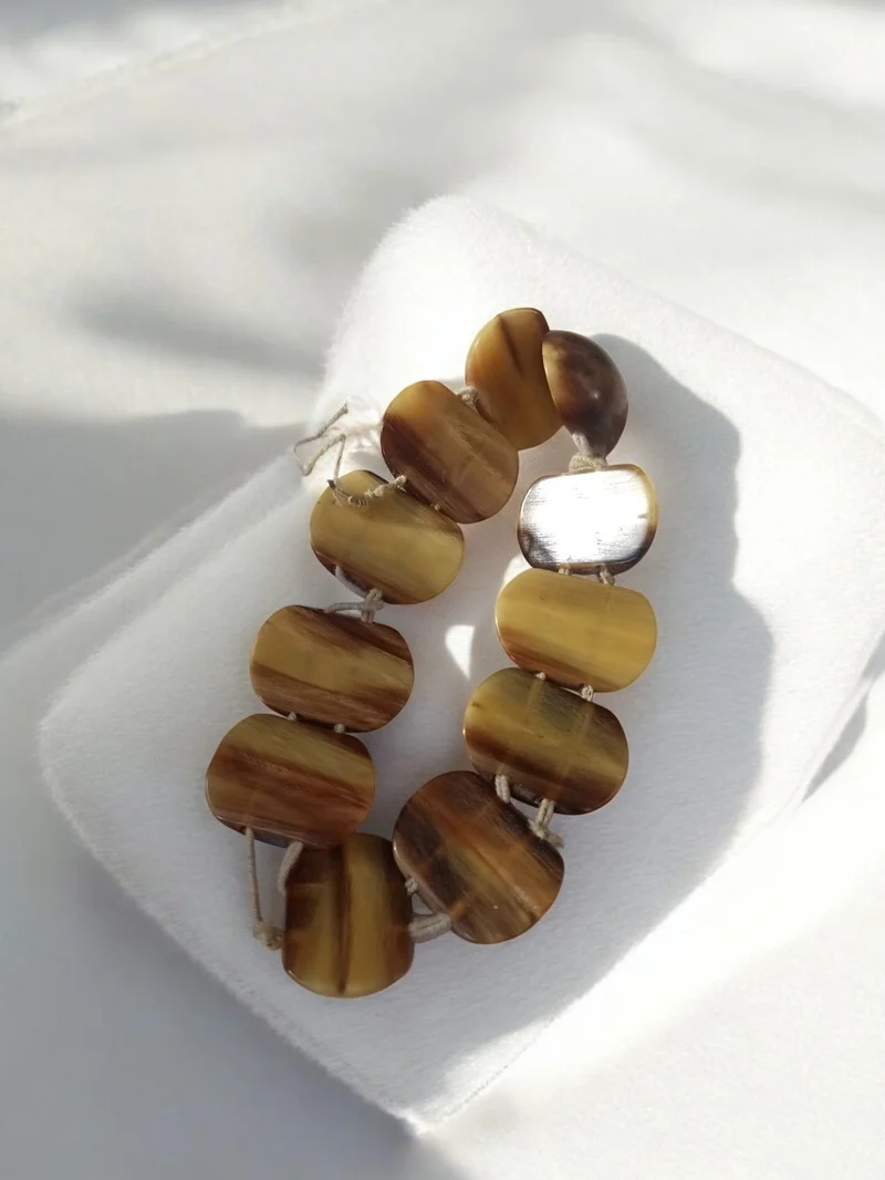 Bracelet vintage ancien fantaisie perles plates marron rétro collection accessoi