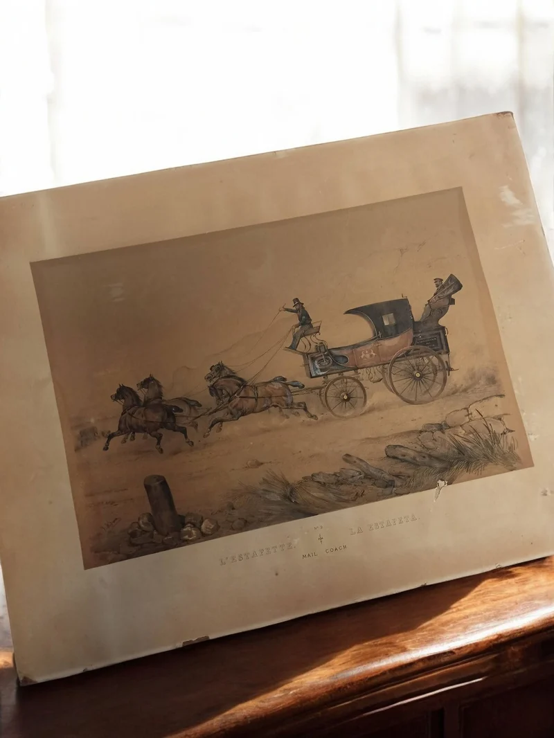 Ancienne gravure estafette XIXe, illustration coach postal vintage rétro déco