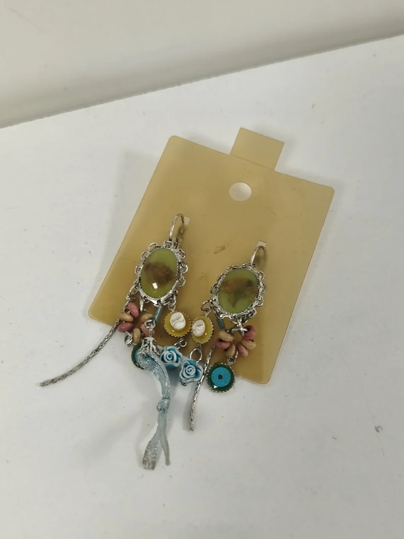 Paire de boucles d?oreilles vintage ancienne marque française, stock ancien rare