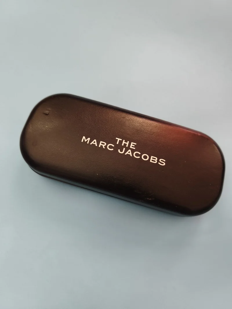 Etui pour lunettes de soleil Marc Jacobs original, accessoire signé, protection