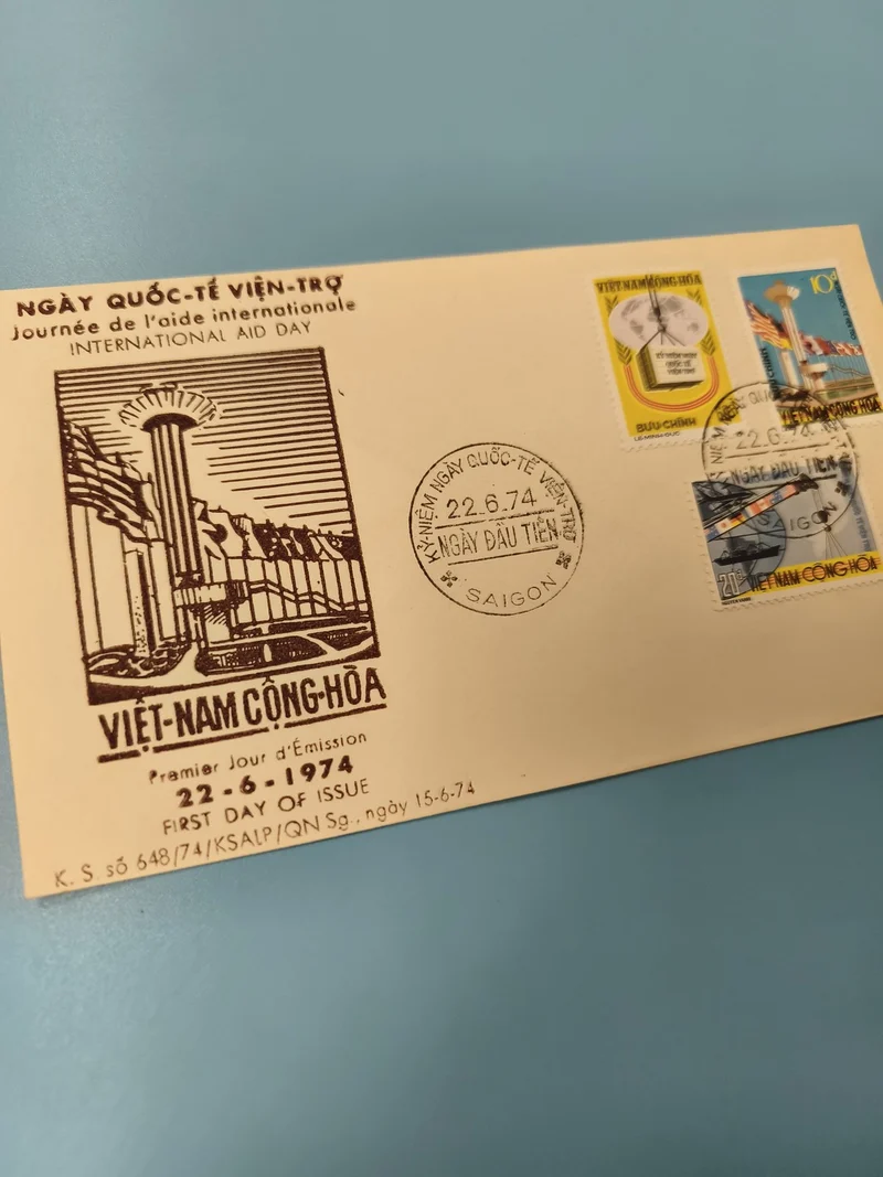 Ancienne enveloppe FDC Vietnam 1974 timbres Journée de l?aide internationale