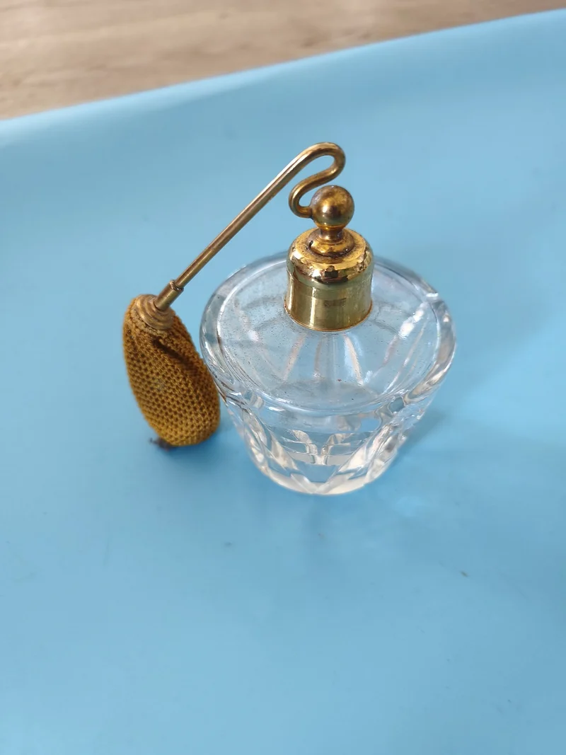 Grand flacon de parfum ancien vide vintage, collection décoration rétro verrerie