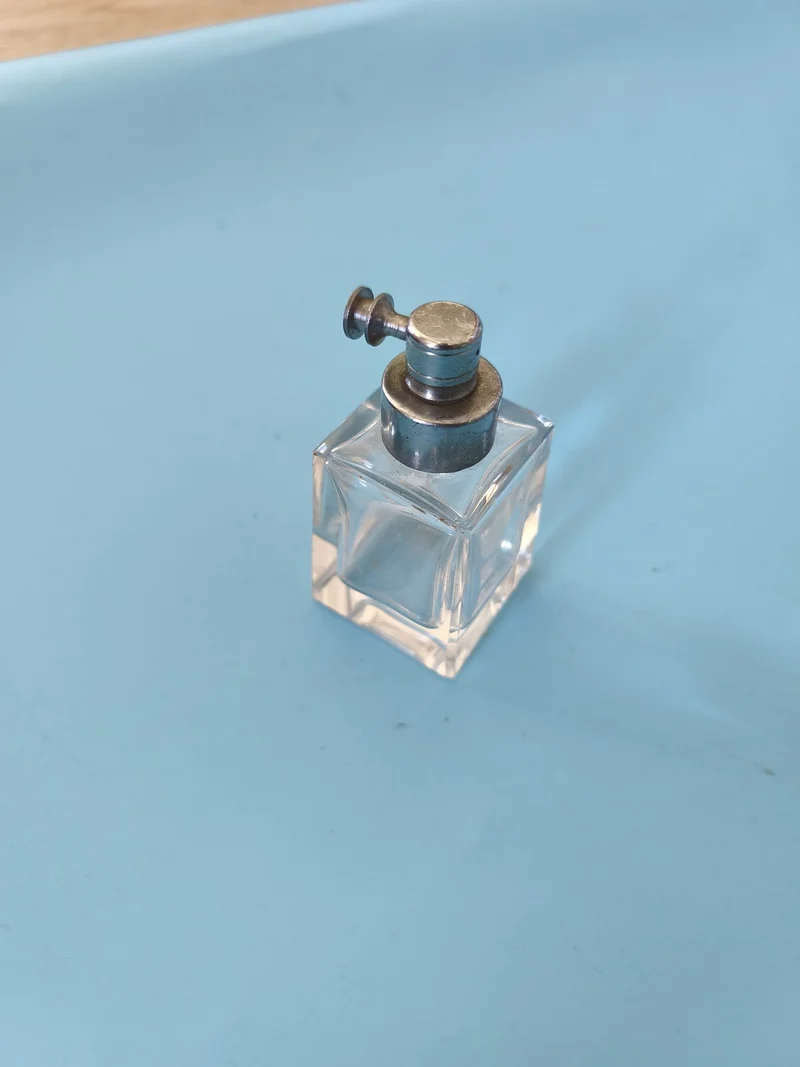 Grand flacon à parfum ancien vintage vide, verre décoratif collection rétro