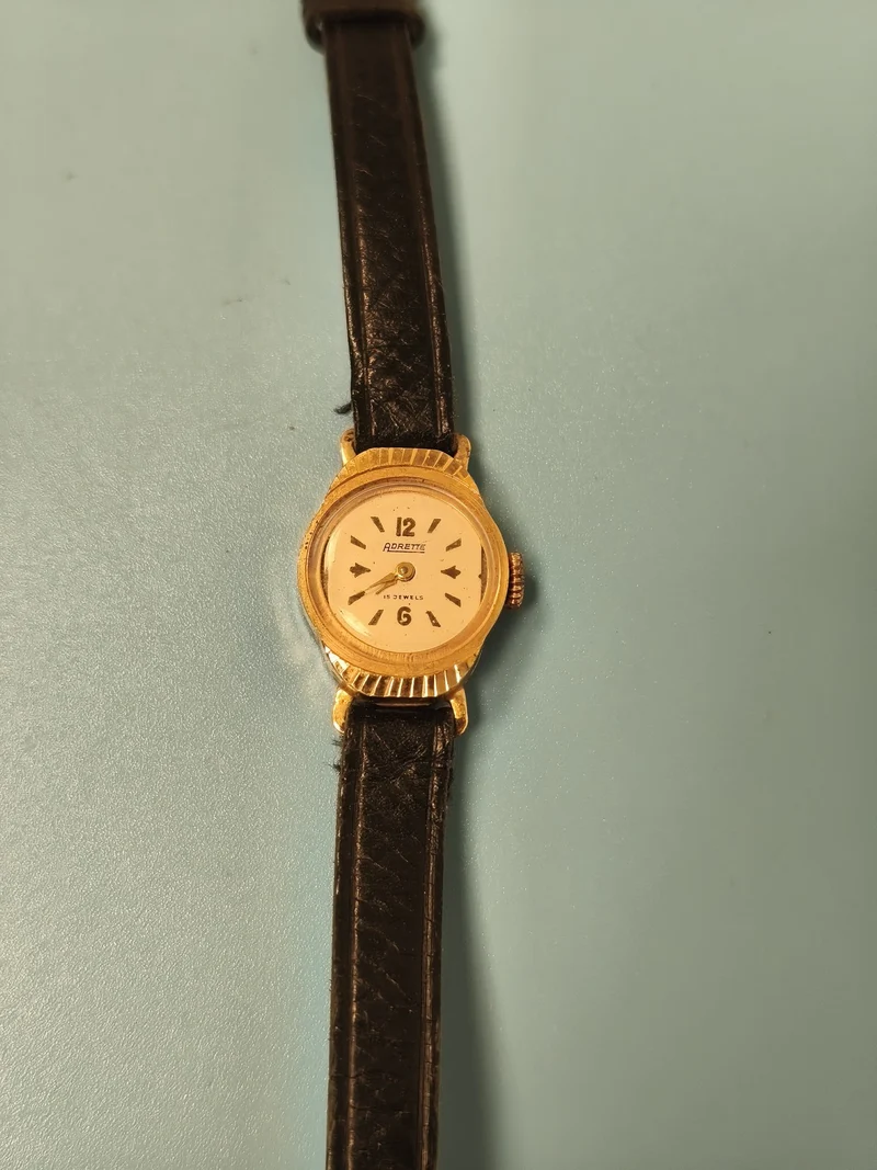 Montre vintage femme Adrette, ancien modèle plaqué or, montre rétro collection