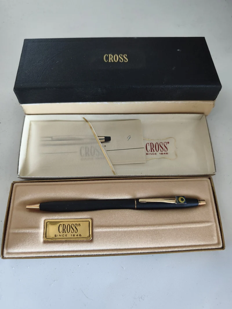 Stylo bille Cross Classic noir élégant, écriture fluide, marque reconnue, occasi