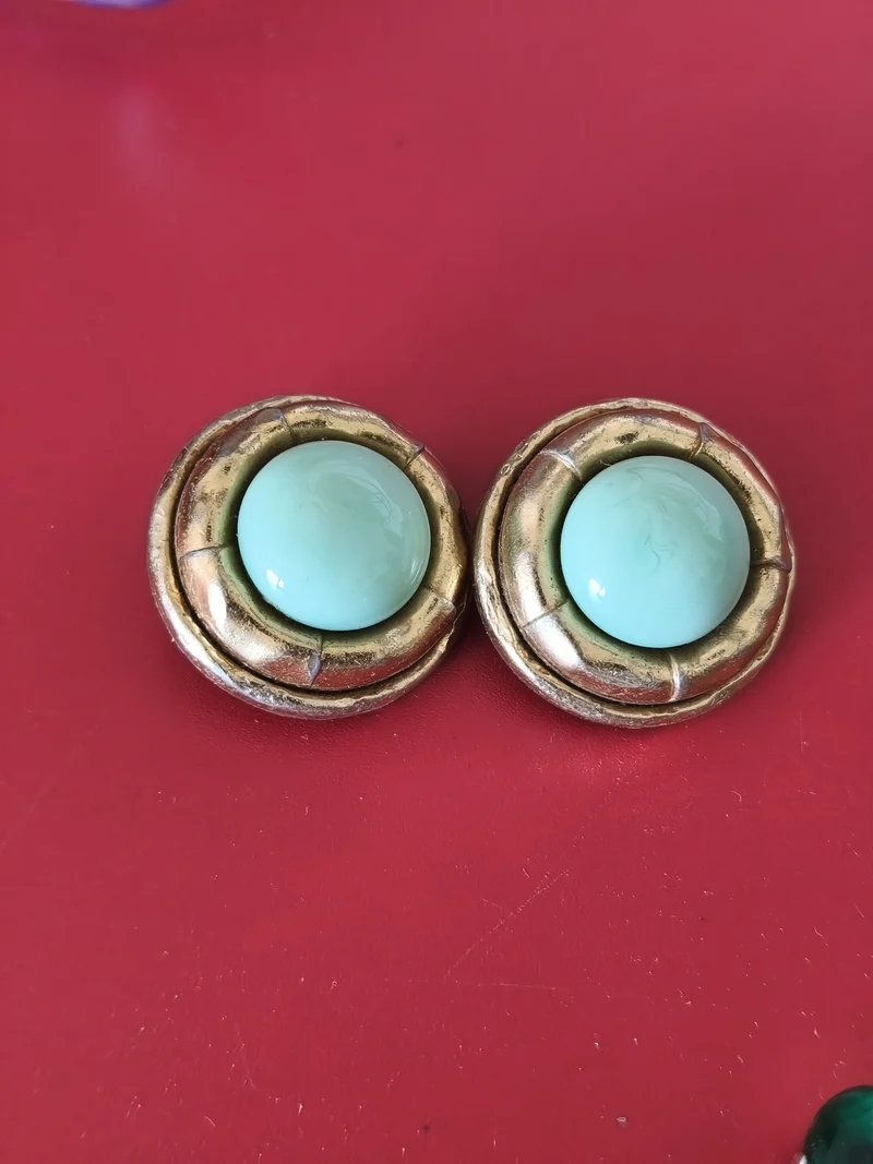 Paire de boucles d?oreilles vintage ancien style rétro authentique collection