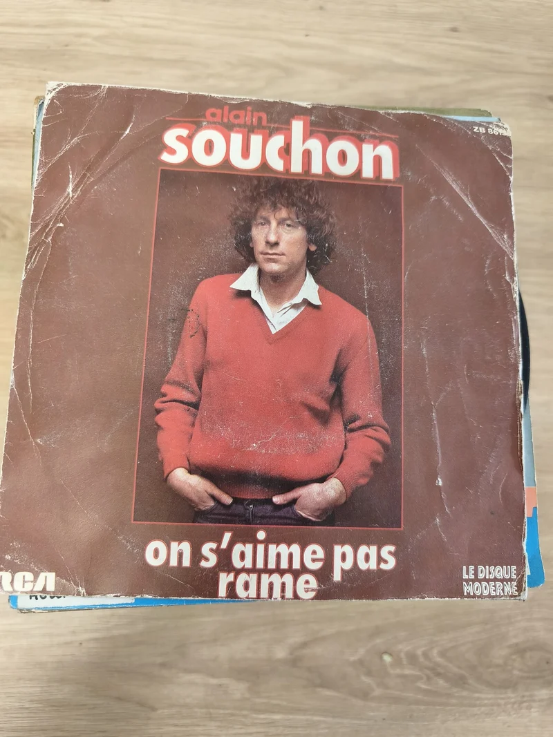 Vintage 45T Alain Souchon ? On s?aime pas, rame ? pochette marron d?époque