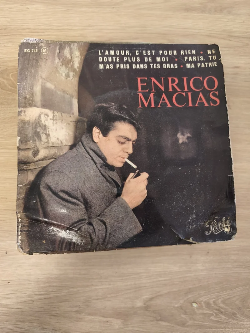 Vintage 45 tours Enrico Macias Pathé ? Pochette d?origine usée, chansons incluse
