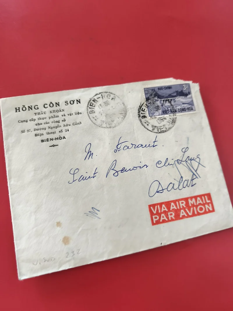 Ancienne enveloppe timbrée Vietnam oblitérée, collection philatélie, Par Avion