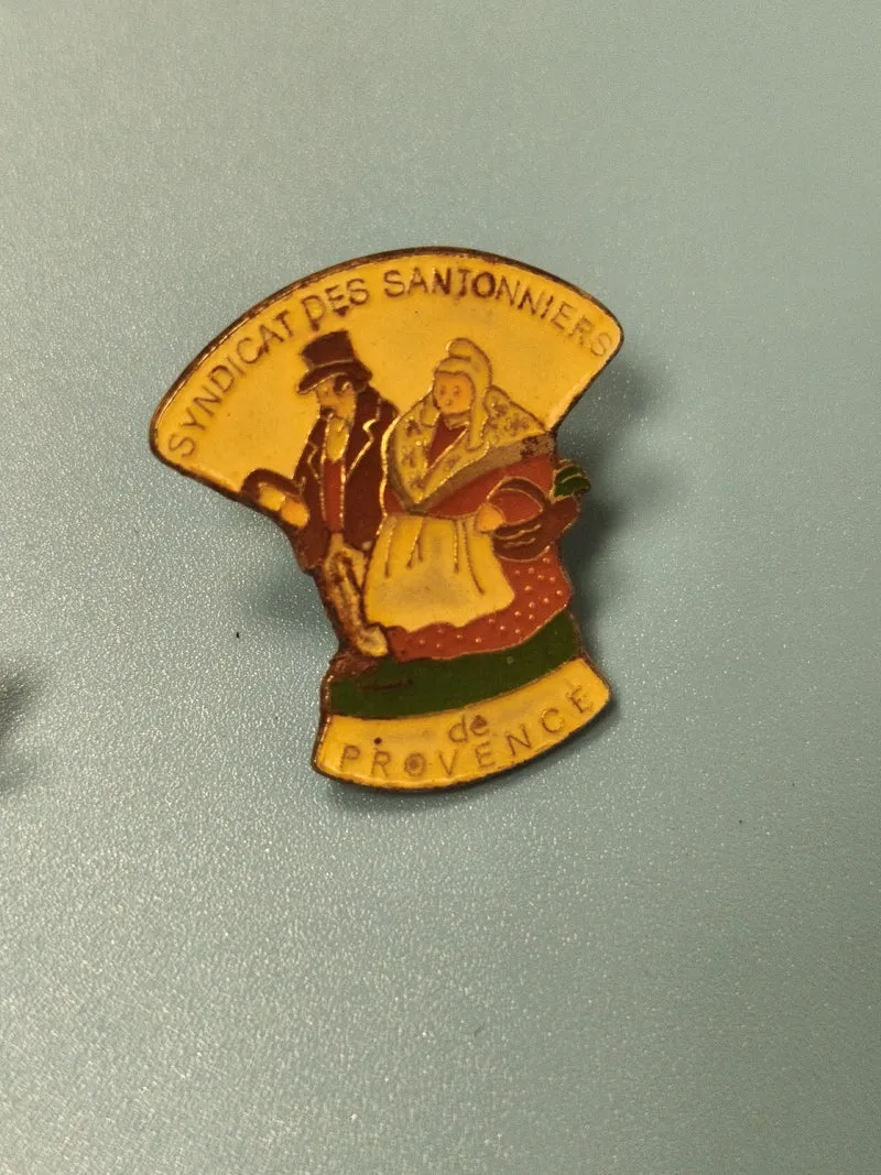 Vintage pin's Syndicat des Santonniers de Provence, costume traditionnel, collec