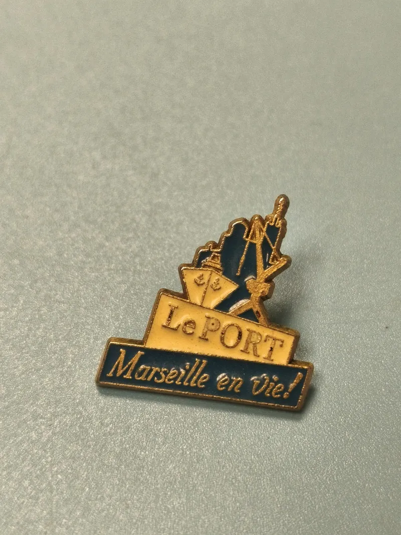 Pin's vintage Marseille port "Le PORT Marseille en vie" bleu doré collection
