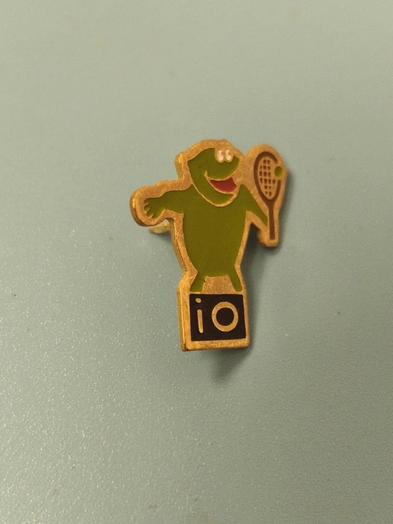Pin's vintage io tennis grenouille verte émaillée collection sport rétro