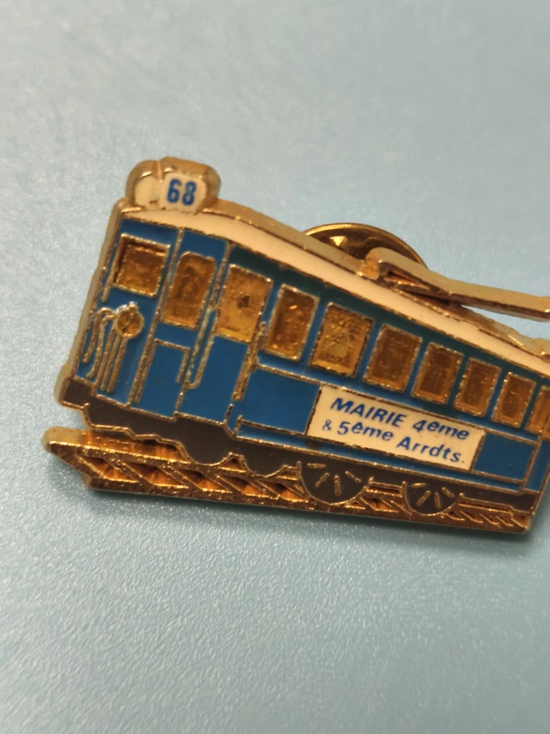 Pin's vintage mairie Marseille tramway bleu, collection transport ancien