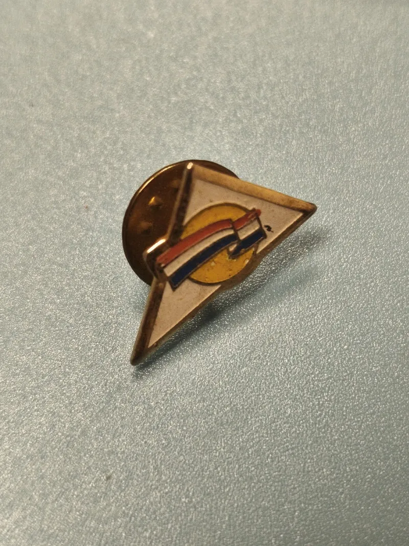 Vintage pin's France triangle émaillé tricolore ancien collection (Ref 4)