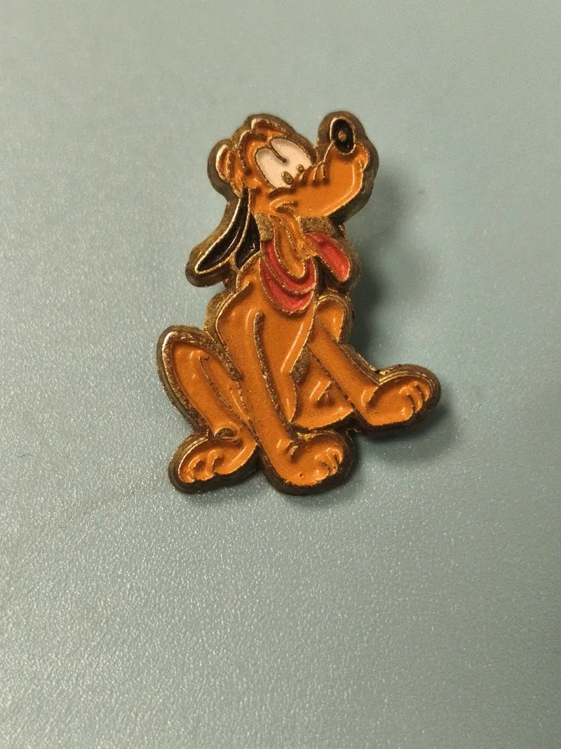 Vintage pin's Pluto Disney couleur orange assis collection rétro (Ref 4)