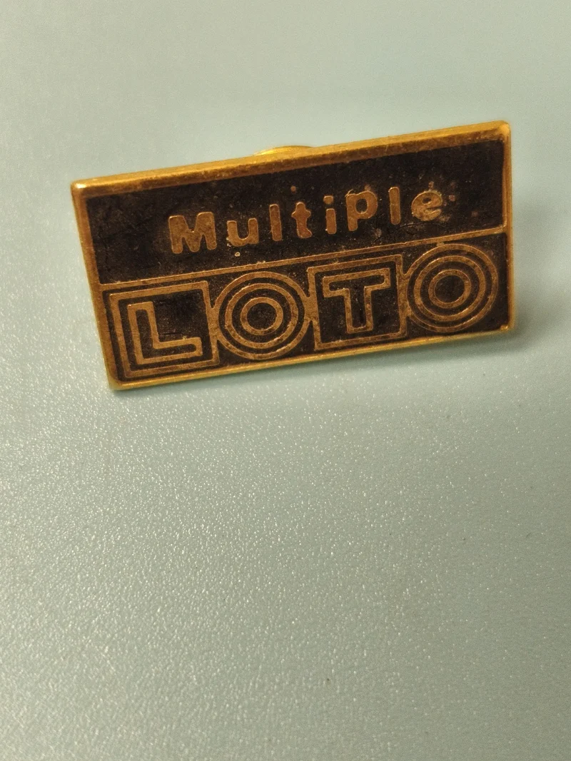 Vintage pin's Loto Multiple ancien jeu de hasard rectangulaire collection