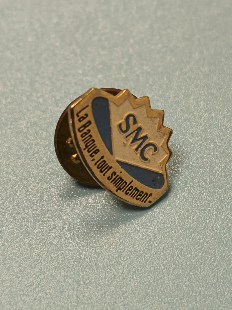 Vintage pin's SMC banque badge publicitaire bleu doré collection (Ref 4)