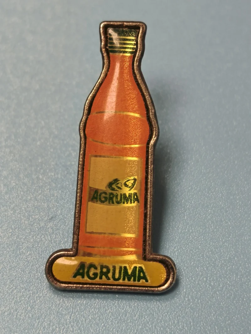 Pin's vintage bouteille Agruma orange rétro boisson publicitaire collection