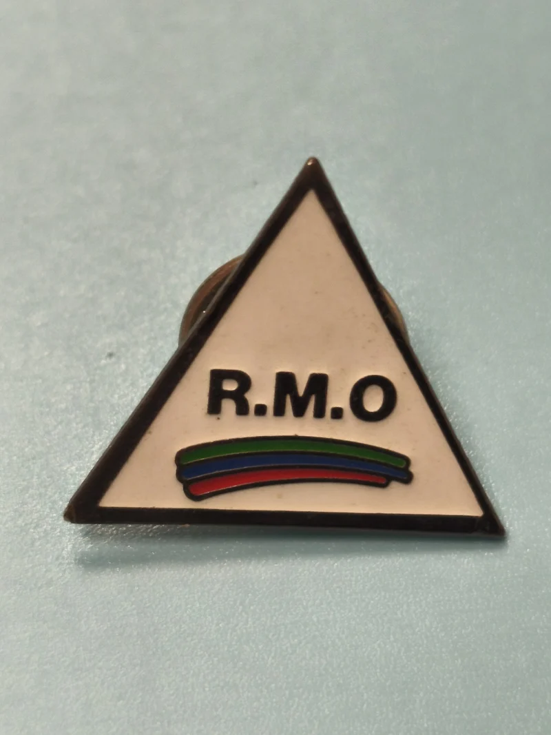 Vintage pin's RMO triangle blanc logo années 80-90 collection cyclisme