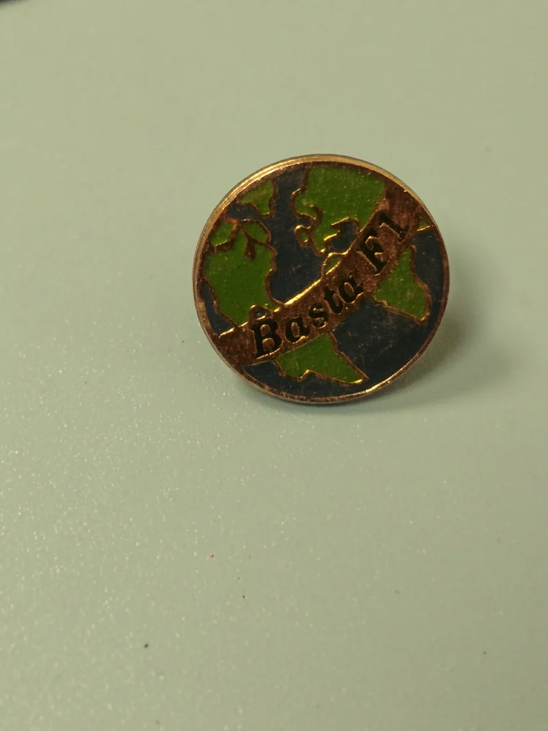 Vintage pin's Basta F1 rond, carte du monde, objet de collection Formule 1