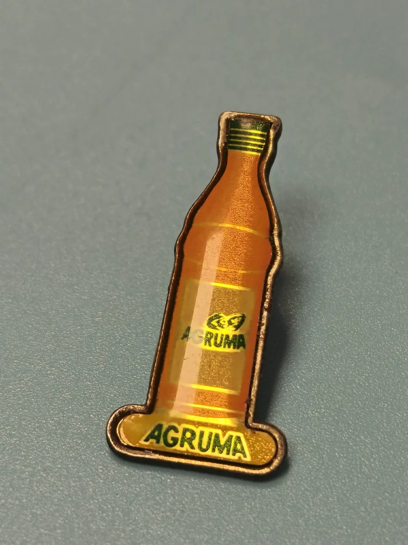 Vintage pin's bouteille AGRUMA orange publicitaire collection boisson (Ref 4)