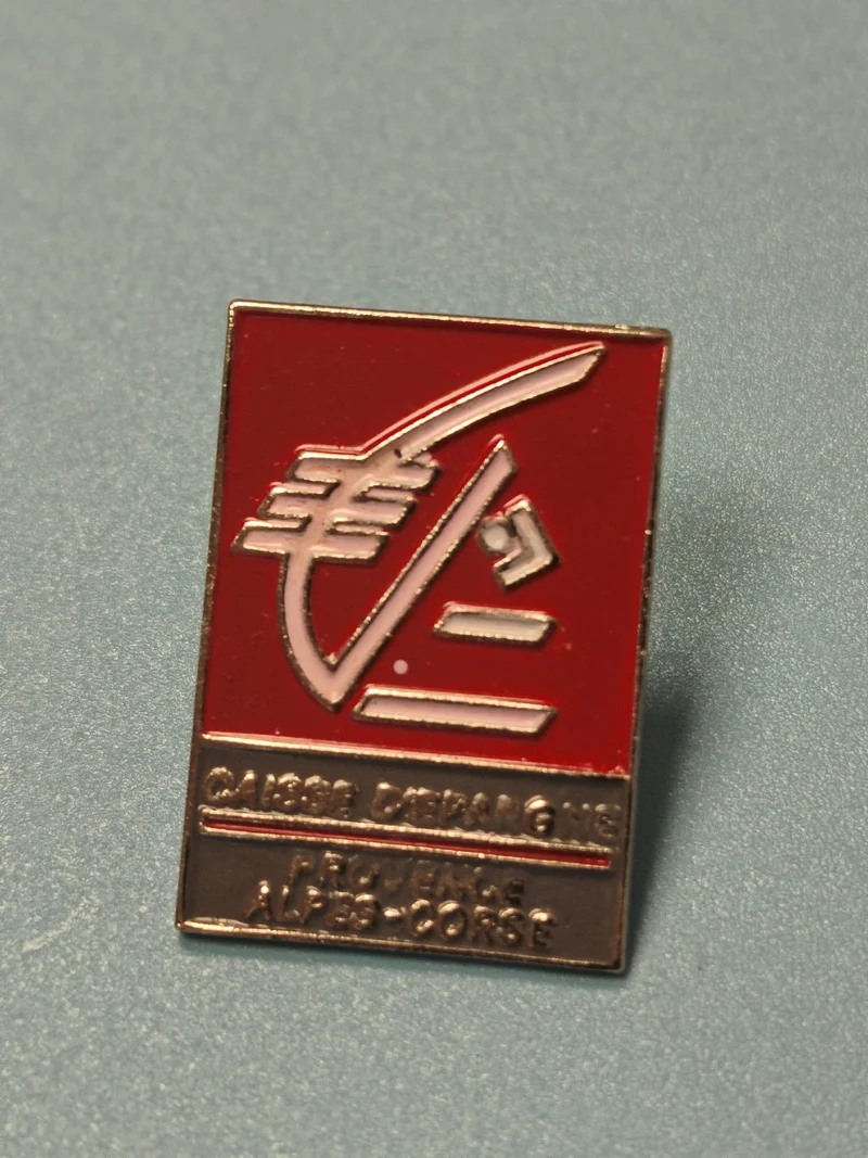 Pin's vintage Caisse d'Épargne Provence Alpes Corse rouge logo ancien collection