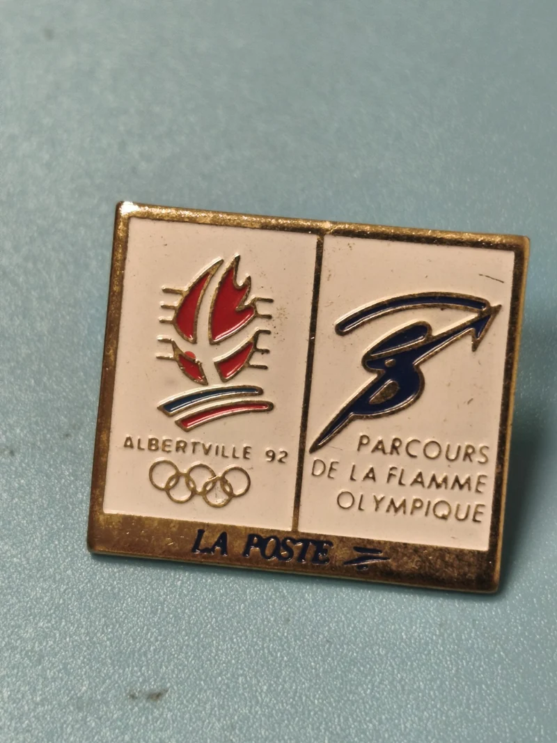 Pin's vintage La Poste Albertville 92 flamme olympique Jeux Olympiques