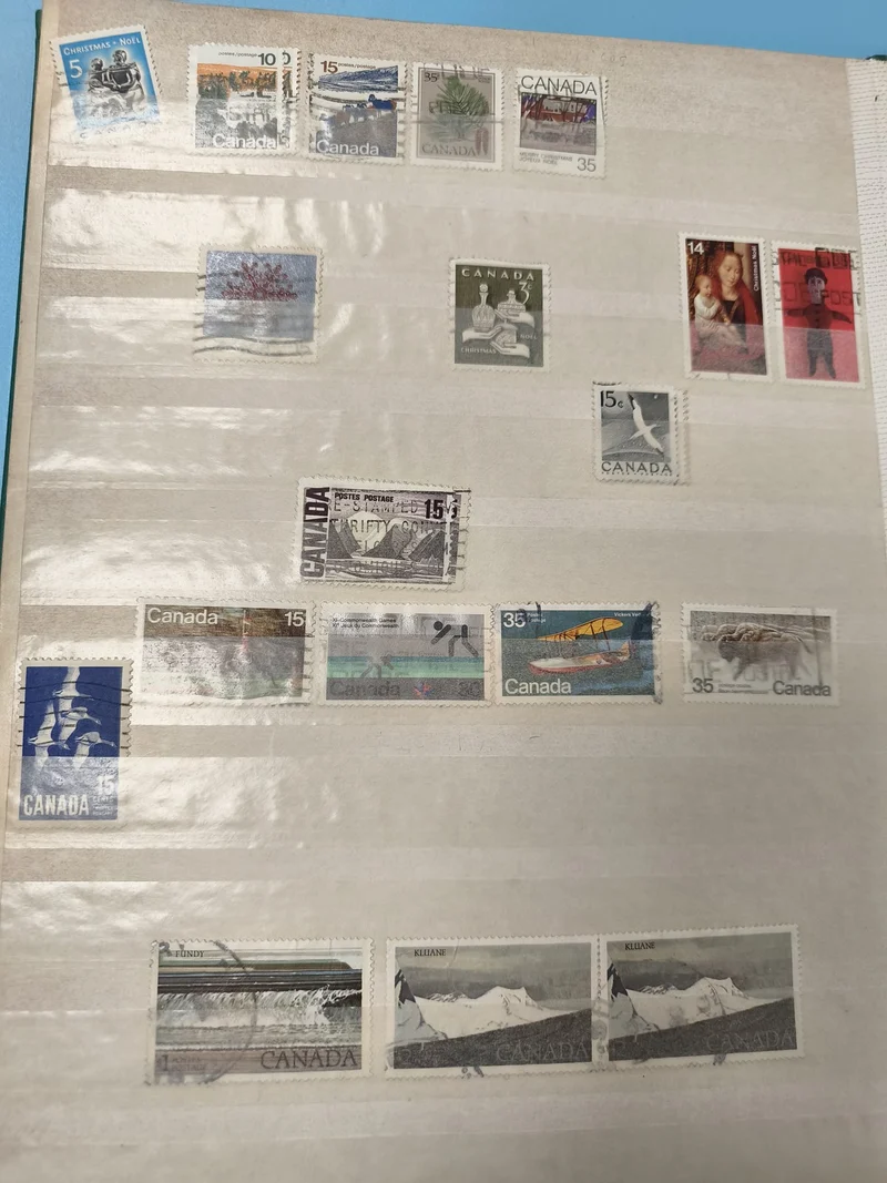 Lot ancien timbres oblitérés Canada collection vintage paysages animaux Noël
