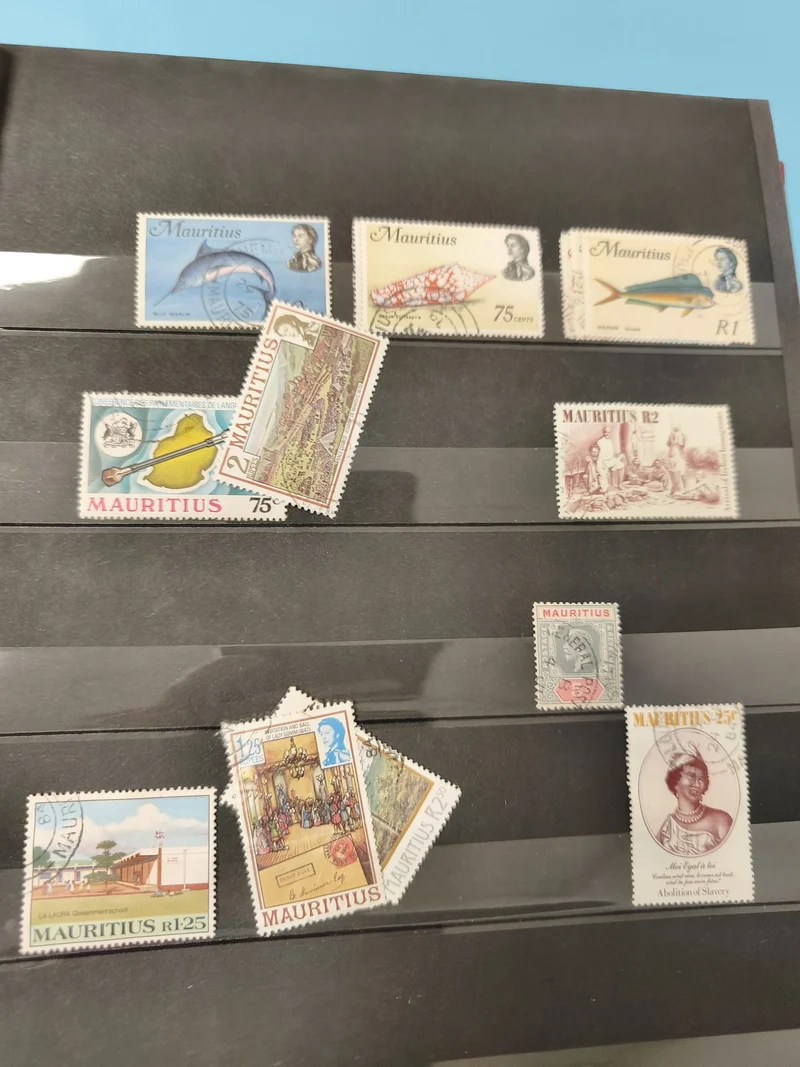 Lot anciens timbres oblitérés Maurice collection philatélie thématiques variées