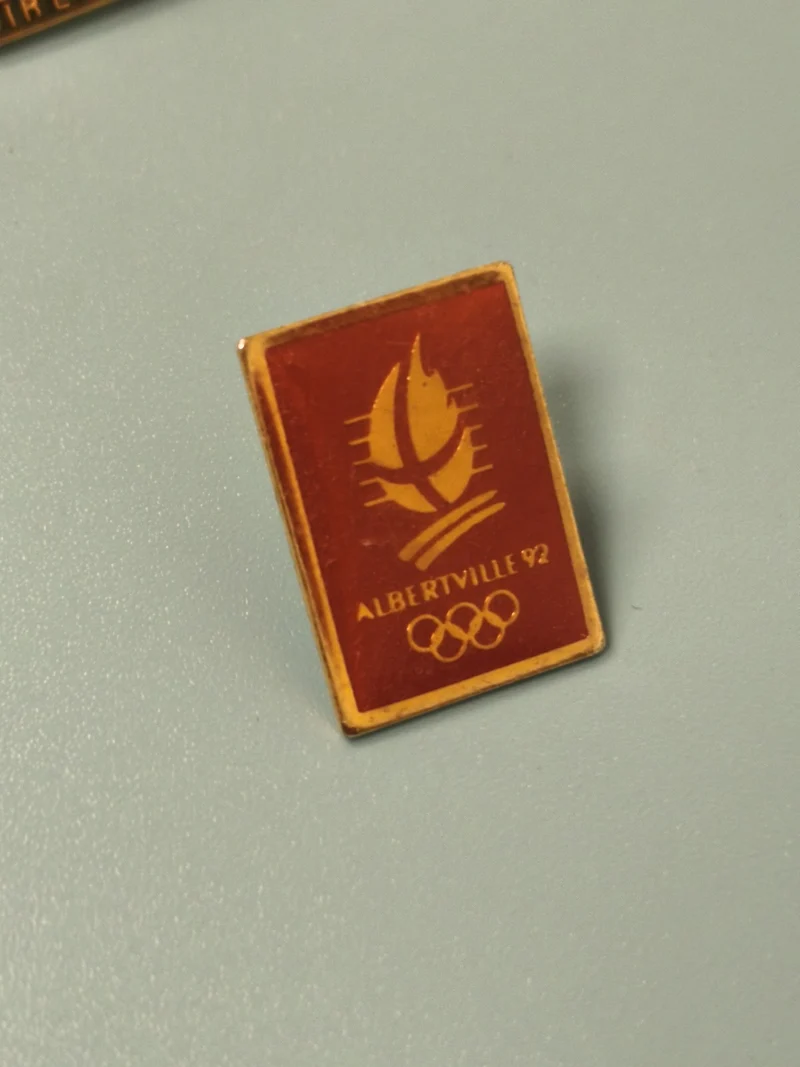 Vintage pin's Albertville 92 Jeux Olympiques rouge rectangulaire collection