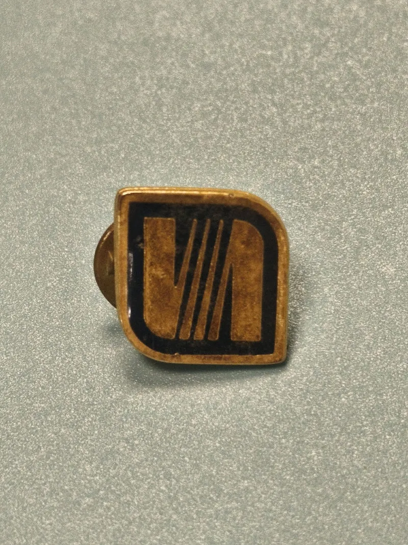 Vintage pin's Seat logo ancien, forme carrée, collection automobile