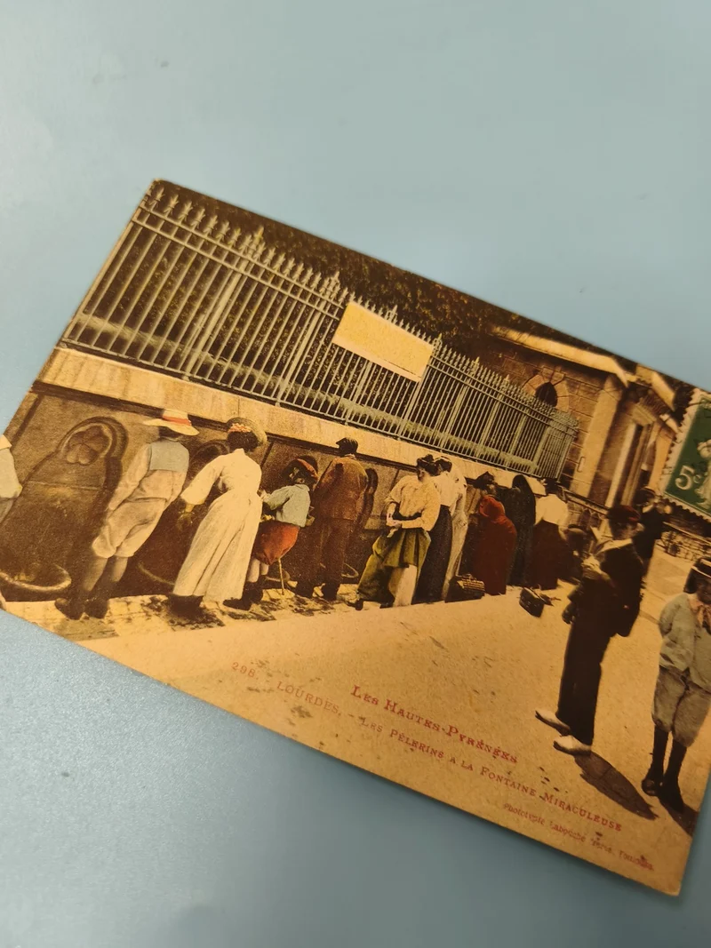 Ancienne carte postale animée Lourdes pèlerins Fontaine miraculeuse couleur