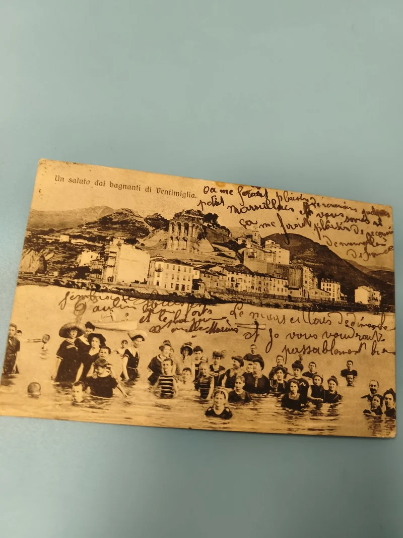 Ancienne carte postale animée Ventimiglia baigneurs écriture vintage