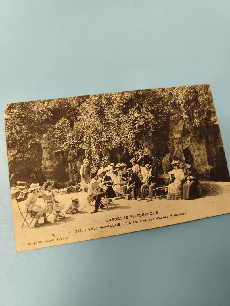 Ancienne carte postale animée Ardèche Vals-les-Bains Terrasse Sources (Ref 2)