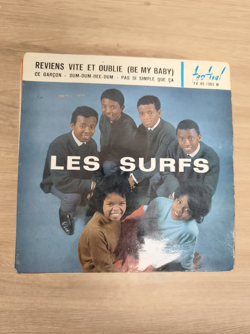 Vinyle 45 tours Les Surfs ? Reviens vite et oublie, pochette couleurs (Ref 4)