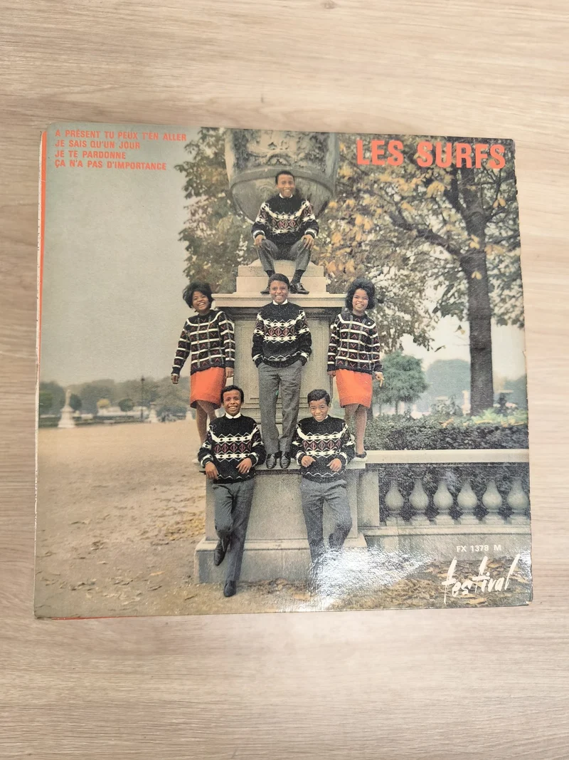 Vinyle 45 tours Les Surfs ? A présent tu peux t?en aller, pochette couleur