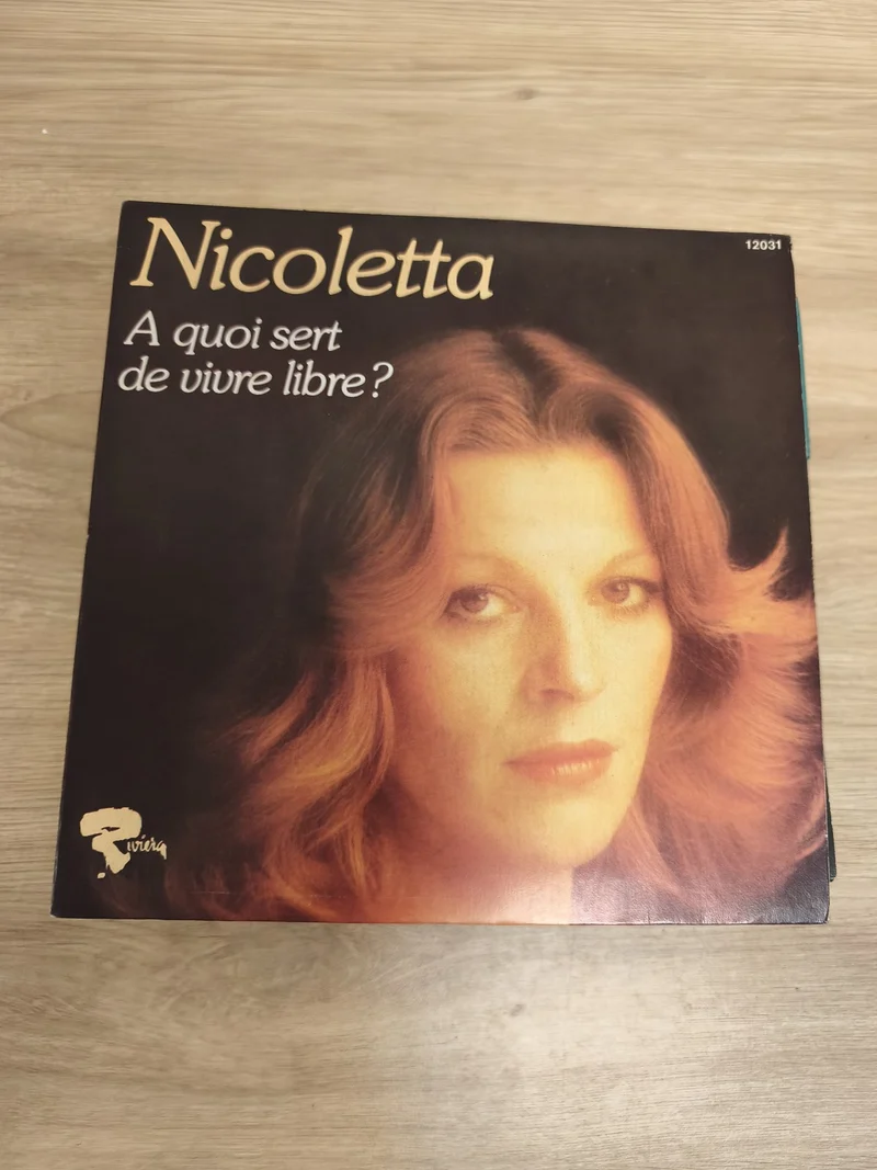 Vinyle 45 tours Nicoletta "A quoi sert de vivre libre ?" pochette marron