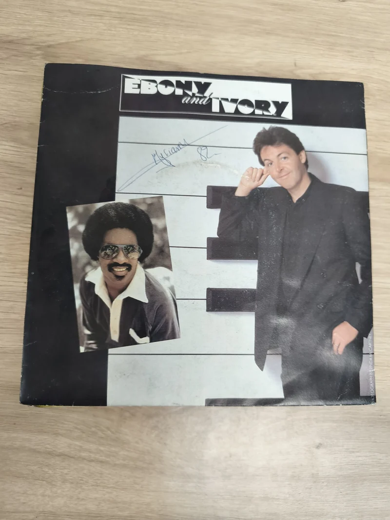 Vinyle 45 tours Ebony and Ivory pochette illustrée duo piano (Ref 4)