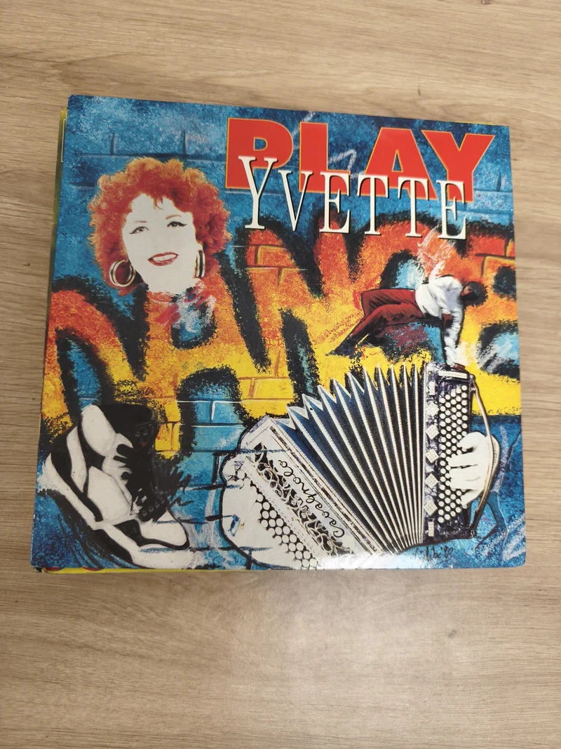 Vinyle 45 tours Play Yvette pochette colorée graffiti accordéon (Ref 4)