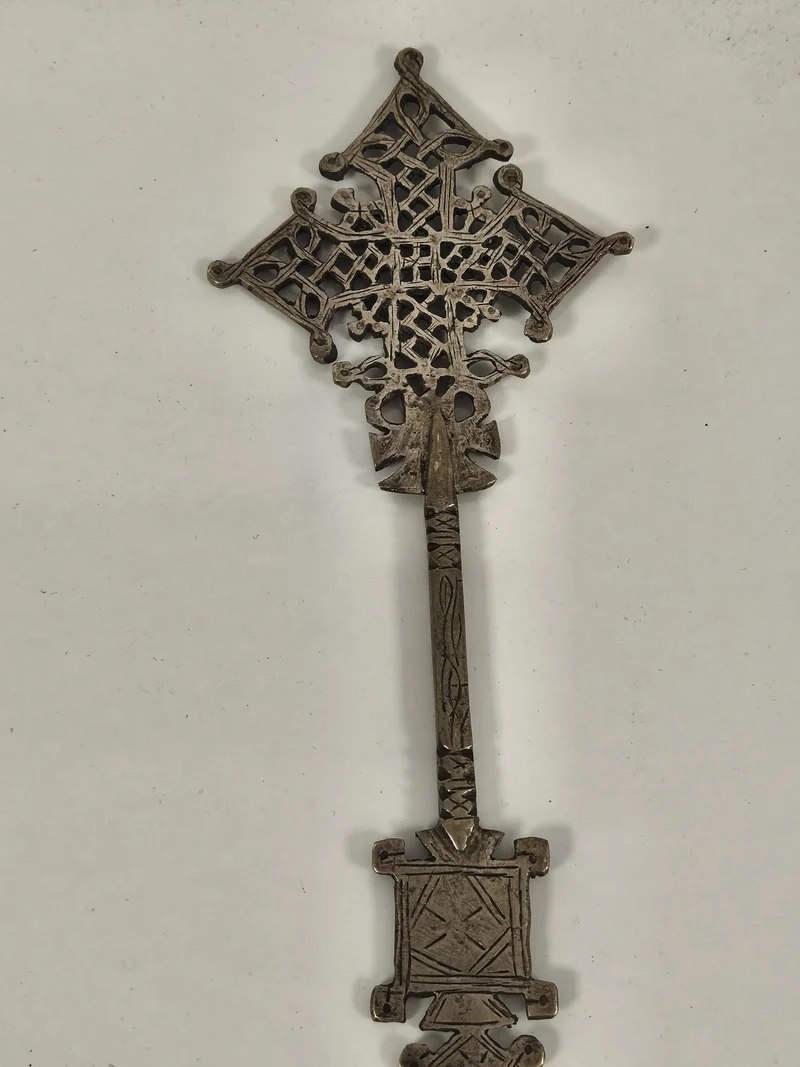 Ancienne grande croix copte éthiopienne orthodoxe ajourée métal travaillé