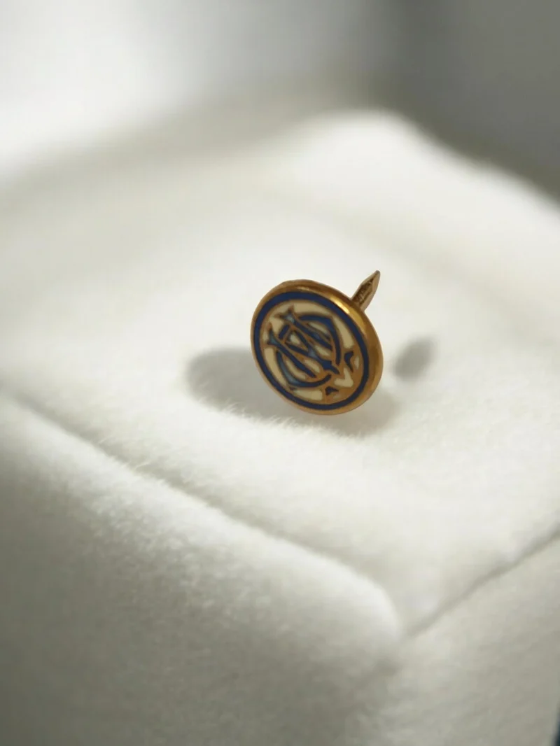 Pin's ancien Olympique de Marseille OM rond bleu doré vintage badge foot rétro
